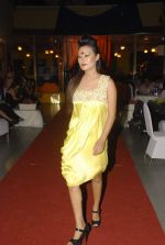 at Designer Aarti Gupta showcases her collection in Wedding Cafe on 23rd Nov 2011 (22).JPG