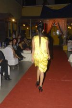 at Designer Aarti Gupta showcases her collection in Wedding Cafe on 23rd Nov 2011 (23).JPG