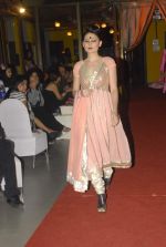 at Designer Aarti Gupta showcases her collection in Wedding Cafe on 23rd Nov 2011 (30).JPG