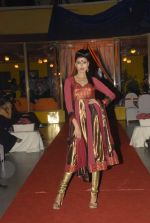 at Designer Aarti Gupta showcases her collection in Wedding Cafe on 23rd Nov 2011 (42).JPG