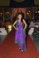 at Designer Aarti Gupta showcases her collection in Wedding Cafe on 23rd Nov 2011 (43).JPG