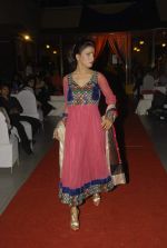 at Designer Aarti Gupta showcases her collection in Wedding Cafe on 23rd Nov 2011 (44).JPG