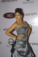 at Designer Aarti Gupta showcases her collection in Wedding Cafe on 23rd Nov 2011 (71).JPG