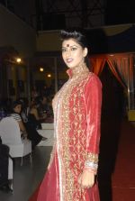 at Designer Aarti Gupta showcases her collection in Wedding Cafe on 23rd Nov 2011 (8).JPG