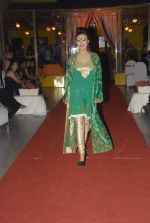 at Designer Aarti Gupta showcases her collection in Wedding Cafe on 23rd Nov 2011 (9).JPG