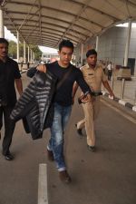 Aamir Khan snapped in Airport, Mumbai on 24th Nov 2011 (5).JPG