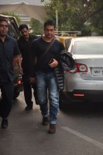 Aamir Khan snapped in Airport, Mumbai on 24th Nov 2011 (9).JPG