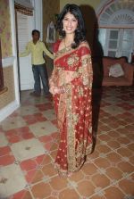 Aishwarya Sakhuja at Sony TV_s Saas Bina Sasural on location in Malad on 24th Nov 2011 (24).JPG