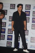 Akshay Kumar at the Desi Boyz promotions in Oberoi Mall on 25th Nov 2011 (54).JPG