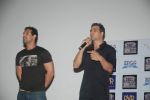 Akshay Kumar, John Abraham at the Desi Boyz promotions in Oberoi Mall on 25th Nov 2011 (41).JPG