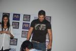 John Abraham at the Desi Boyz promotions in Oberoi Mall on 25th Nov 2011 (22).JPG