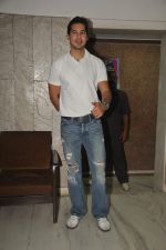 Dino Morea at Arjun Rampal_s bday bash on 26th Nov 2011 (13).JPG