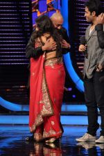 Vidya Balan, Sanjay Dutt at The Dirty Picture promotion on the sets of Big Boss 5 in Lonavala on 26th Nov 2011 (73).JPG
