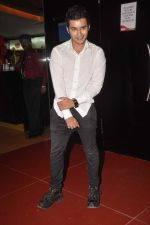 Aditya Singh Rajput at Lang Gold Women premiere in Cinemax on 29th Nov 2011 (45).JPG