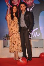 Kareena Kapoor and Imran Khan at the launch of Ek Main Aur Ekk Tu first look in Taj Lands End on 30th Nov 2011 (86).JPG