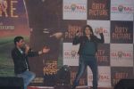 Sunidhi Chauhan at Dirty picture promotions at Mithibai college Kshitij festival in Parel, Mumbai on 30th Nov 2011 (21).JPG