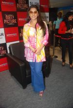Vidya Balan promotes Dirty Picture at Reliance Digital in Andheri, Mumbai on 30th Nov 2011 (62).JPG