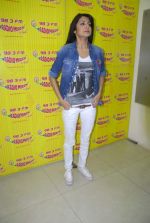 Anushka Sharma promote their film Ladies VS Ricky Bahl at 98.3 FM Radio Mirchi in Lower Parel on 1st Dec 2011 (54).JPG