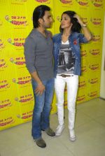 Anushka Sharma, Ranveer Singh promote their film Ladies VS Ricky Bahl at 98.3 FM Radio Mirchi in Lower Parel on 1st Dec 2011 (3).JPG