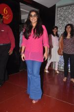 Vidya Balan meets The Dirty Picture patrons in Cinemax, Mumbai on 2nd Dec 2011 (4).JPG