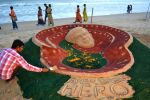 Sculpture of Dev Anand by sand artist Sudarsan Pattnaik.jpg