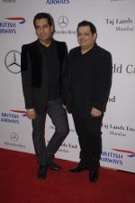 at Rohit and Rahul Gandhi show for Mercedez Benz in Taj Land_s End, Mumbai on 4th Dec 2011 (56).JPG