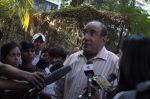 speak to media about Dev Anand on 4th Dec 2011 (5).JPG