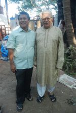 Rajendra Chawla at Saas Bina Sasural on location on 5th Dec 2011 (22).JPG