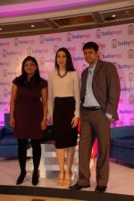 Karisma Kapur at babyoye.com launch in Taj Land_s End, Mumbai on 7th Dec 2011 (11).JPG