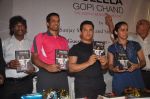 Aamir Khan unveils a book on Phulela Gopichand in Khar, Mumbai on 9th Dec 2011 (10).JPG