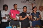 Aamir Khan unveils a book on Phulela Gopichand in Khar, Mumbai on 9th Dec 2011 (11).JPG