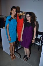 at Aarna Fashion exhibition in BMB Art Gallery on 9th Dec 2011 (101).JPG