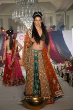 Model walk the ramp for Nisha Sagar_s bridal show in Trident on 10th Dec 2011 (20).JPG