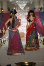 Model walk the ramp for Nisha Sagar_s bridal show in Trident on 10th Dec 2011 (23).JPG