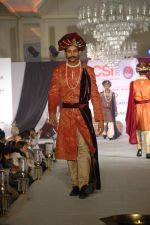 Model walk the ramp for Nisha Sagar_s bridal show in Trident on 10th Dec 2011 (35).JPG