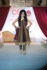 Model walk the ramp for Nisha Sagar_s bridal show in Trident on 10th Dec 2011 (46).JPG
