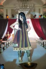 Model walk the ramp for Nisha Sagar_s bridal show in Trident on 10th Dec 2011 (47).JPG
