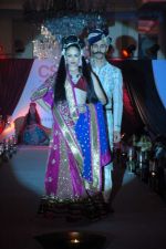 Model walk the ramp for Nisha Sagar_s bridal show in Trident on 10th Dec 2011 (62).JPG