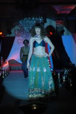 Model walk the ramp for Nisha Sagar_s bridal show in Trident on 10th Dec 2011 (66).JPG