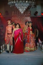 Model walk the ramp for Nisha Sagar_s bridal show in Trident on 10th Dec 2011 (69).JPG