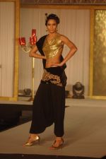 Model walk the ramp for Kimaya fashion show at Trrain Retail Awards in Taj Land_s End on 12th Dec 2011 (40).JPG