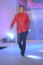 Model walk the ramp for Kimaya fashion show at Trrain Retail Awards in Taj Land_s End on 12th Dec 2011 (72).JPG