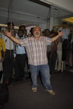 Saurabh Shukla at designer Riyaz Gangji_s store Libas to promote  Pappu Can_t Dance sala in Peddar Road on 12th Dec 2011 (2).JPG