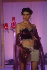 Sucheta Sharma walk the ramp for Kimaya fashion show at Trrain Retail Awards in Taj Land_s End on 12th Dec 2011 (3).JPG