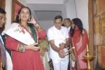 Shabana Azmi at Preksha Lal art exhibition in Kalaghoda on 13th Dec 2011 (14).JPG