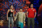 Tusshar Kapoor, Kulraj Randhawa, Saroj Khan on the sets of Saroj Khan_s Dance Show on 13th Dec 2011 (3).JPG