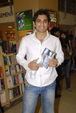 at Scammed book launch by Ahmed Faiyaz in Crossword, Kemps Corner, Mumbai on 14th Dec 2011 (27).JPG
