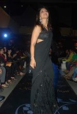 on the ramp for Kawaljeet Show at The Wedding Cafe in Andheri, Mumbai on 16th Dec 2011 (76).JPG