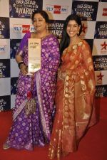Kiron Kher, Sakshi Tanwar at BIG star awards 2011 in Bhavans, Mumbai on 18th Dec 2011 (8).JPG