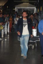 Saif Ali Khan snapped at international airport on 18th Dec 2011 (27).JPG